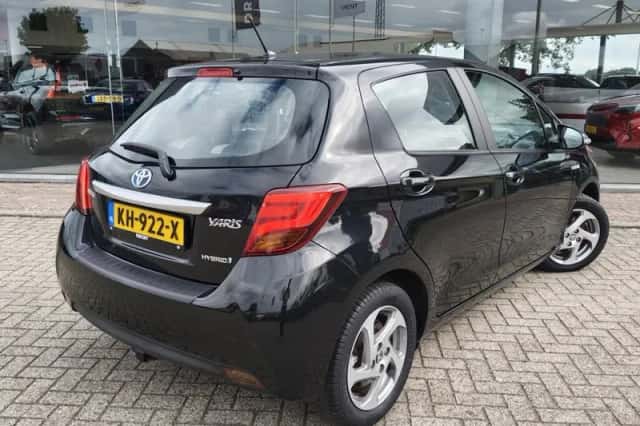 Toyota Yaris (2016) thumbnail 4