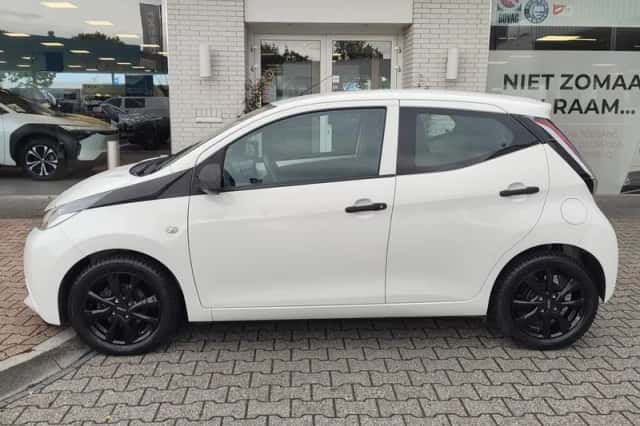 Toyota Aygo (2018) thumbnail 3