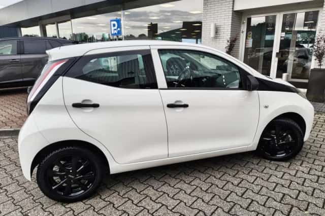Toyota Aygo (2018) thumbnail 5