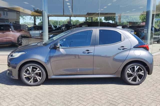 Toyota Yaris (2024) thumbnail 3