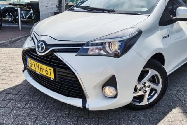 Toyota Yaris (2014) thumbnail 2
