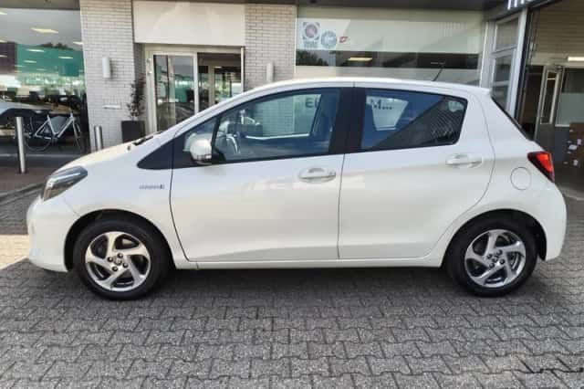 Toyota Yaris (2014) thumbnail 3
