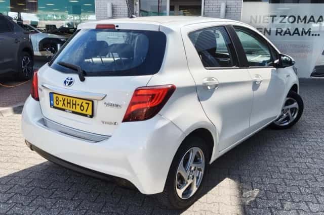 Toyota Yaris (2014) thumbnail 4