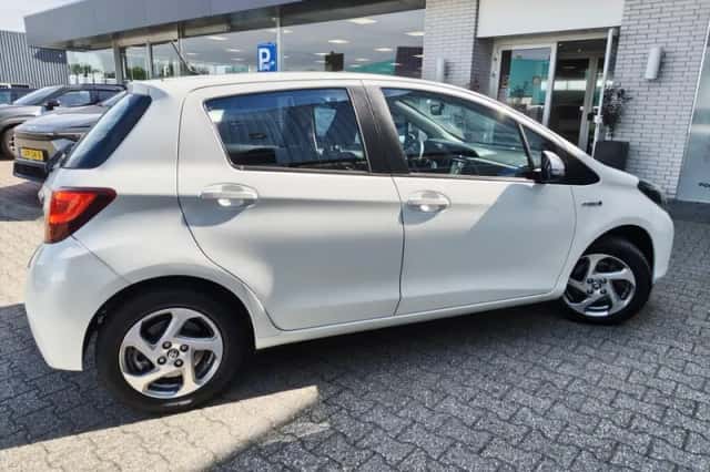 Toyota Yaris (2014) thumbnail 5