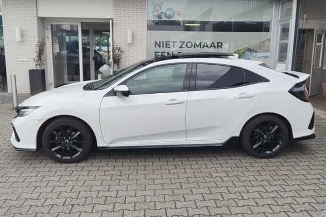 Honda Civic (2021) thumbnail 3