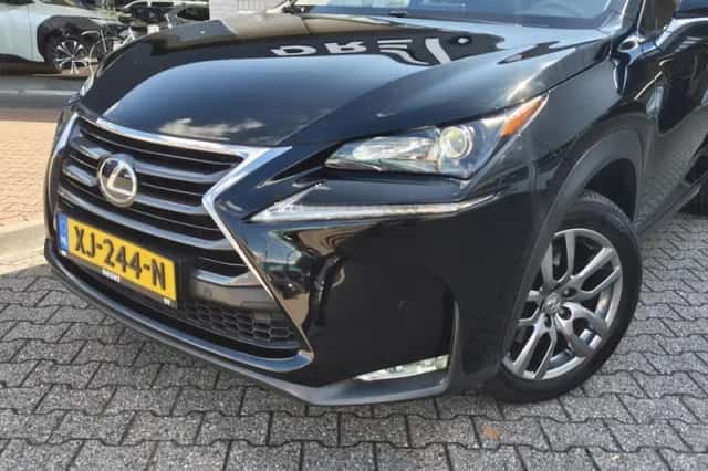 Lexus NX (2015) thumbnail 2