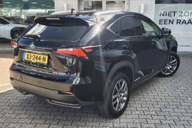 Lexus NX (2015) thumbnail 4