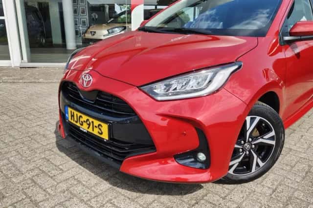 Toyota Yaris (2024) thumbnail 2