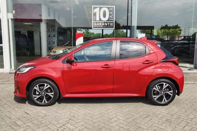 Toyota Yaris (2024) thumbnail 3