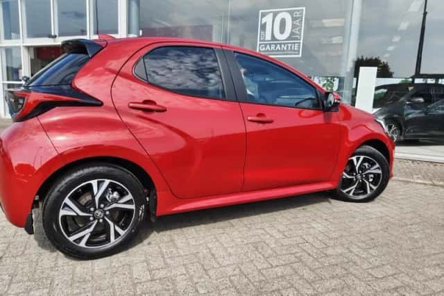 Toyota Yaris (2024) thumbnail 5