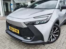 Toyota C-HR (2024) thumbnail 2