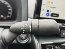 Toyota C-HR (2024) thumbnail 13