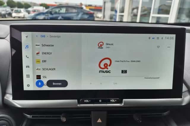 Toyota C-HR (2025) thumbnail 15