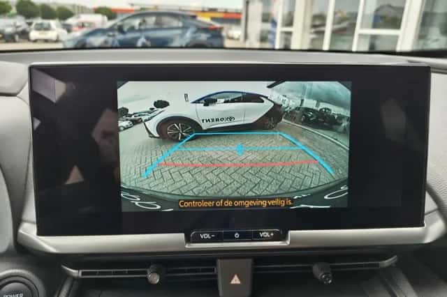 Toyota C-HR (2025) thumbnail 16