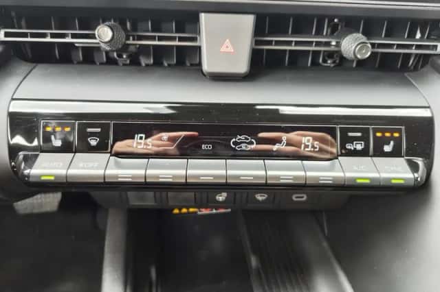 Toyota C-HR (2025) thumbnail 17