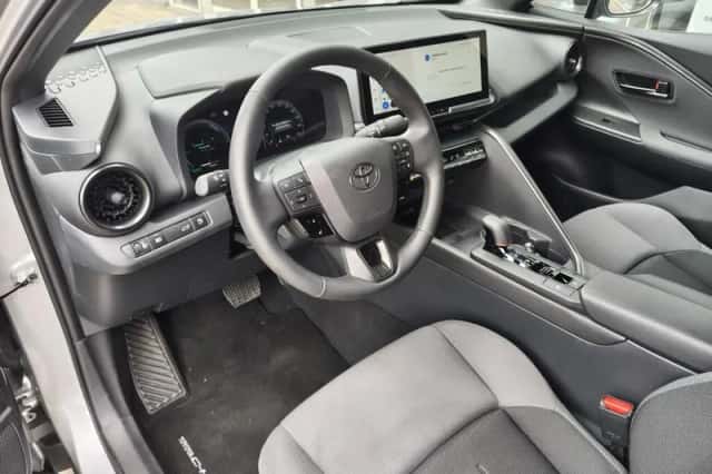Toyota C-HR (2025) thumbnail 24