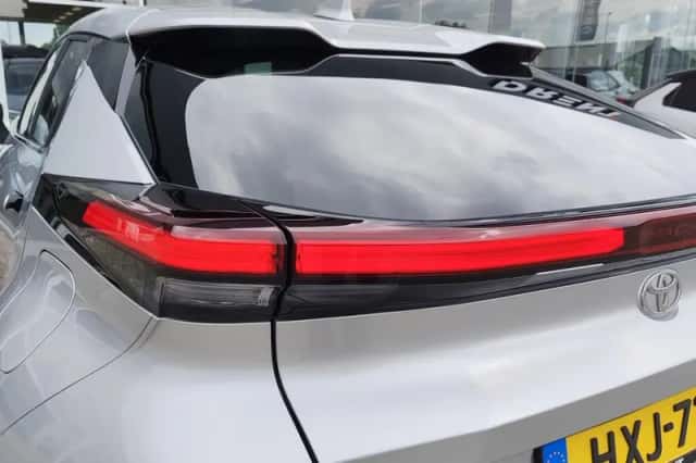 Toyota C-HR (2025) thumbnail 34