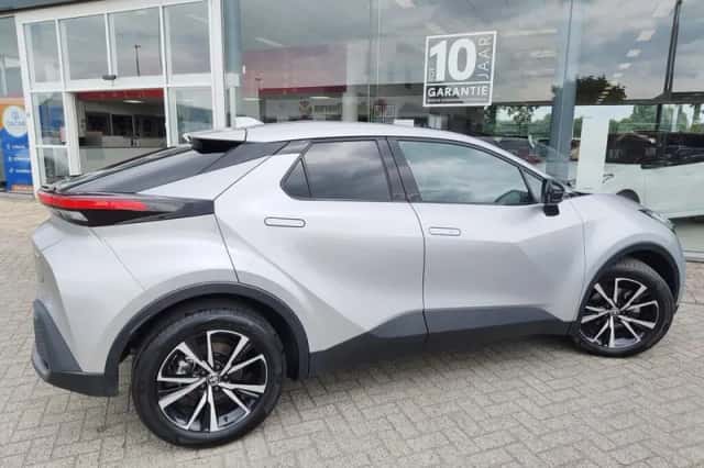 Toyota C-HR (2025) thumbnail 5