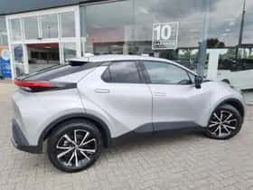 Toyota C-HR (2024) thumbnail 5