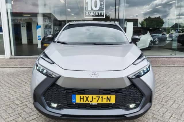 Toyota C-HR (2025) thumbnail 6