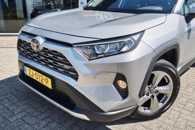 Toyota RAV4 (2019) thumbnail 2