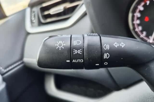 Toyota RAV4 (2019) thumbnail 12