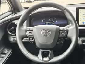 Toyota C-HR (2024) thumbnail 9