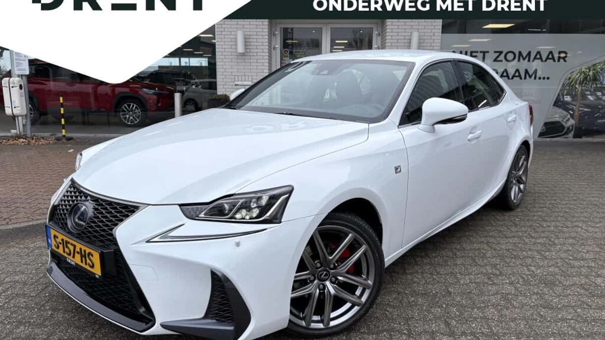 Lexus IS (2018) — foto 1
