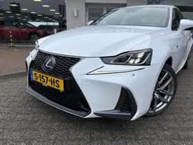 Lexus IS (2018) thumbnail 2
