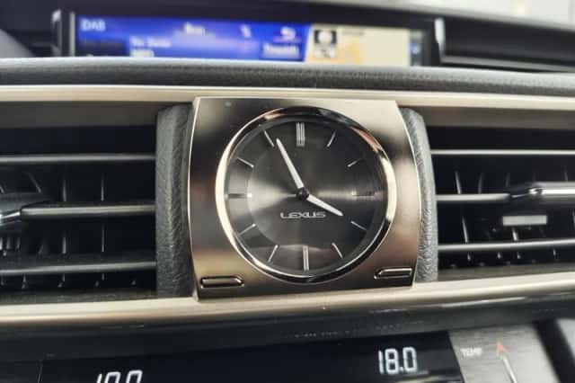 Lexus IS (2018) thumbnail 17