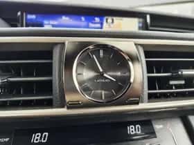 Lexus IS (2018) thumbnail 17