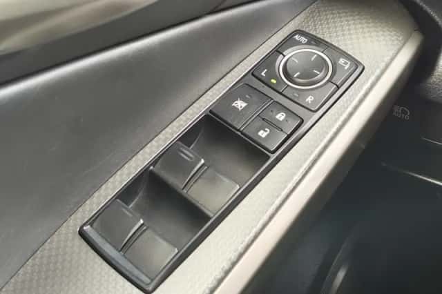 Lexus IS (2018) thumbnail 23