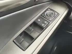 Lexus IS (2018) thumbnail 23