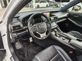 Lexus IS (2018) thumbnail 28