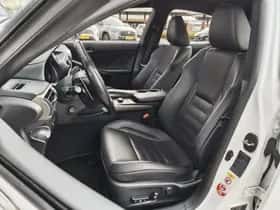 Lexus IS (2018) thumbnail 29
