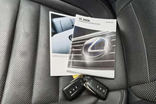 Lexus IS (2018) thumbnail 42