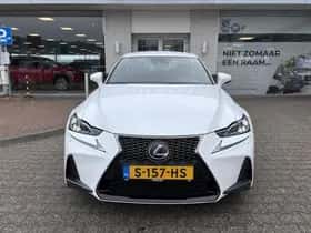 Lexus IS (2018) thumbnail 6