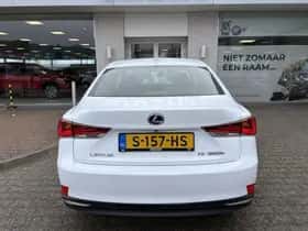 Lexus IS (2018) thumbnail 7