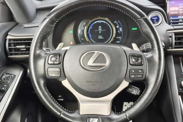 Lexus IS (2018) thumbnail 9