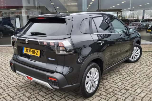 Suzuki S-Cross (2025) thumbnail 4