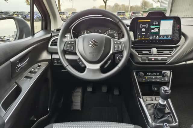 Suzuki S-Cross (2025) thumbnail 8
