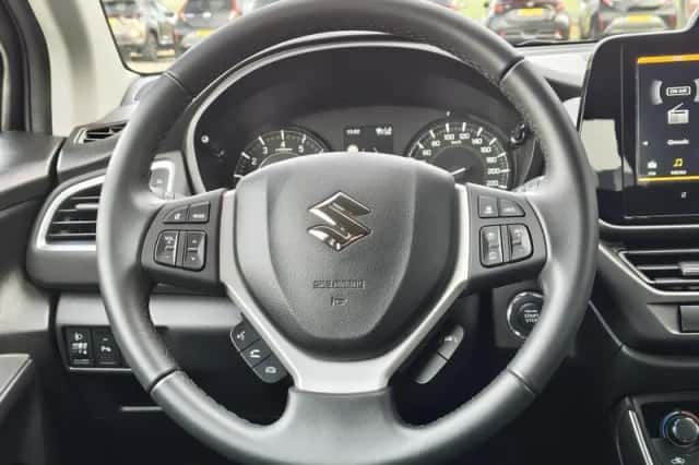 Suzuki S-Cross (2025) thumbnail 9
