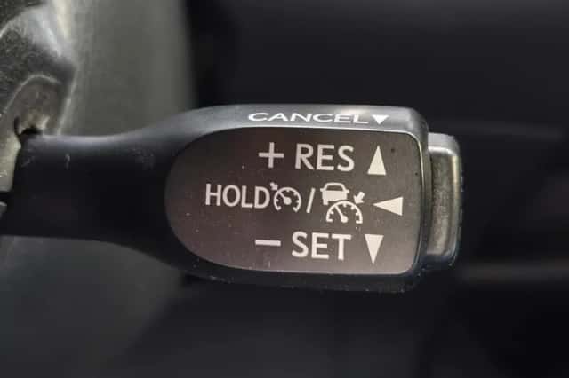 Toyota C-HR (2023) thumbnail 15