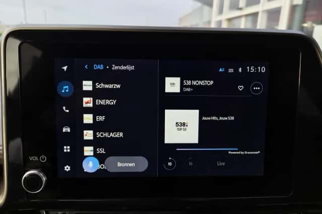 Toyota C-HR (2023) thumbnail 16