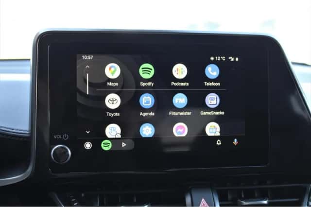 Toyota C-HR (2023) thumbnail 18