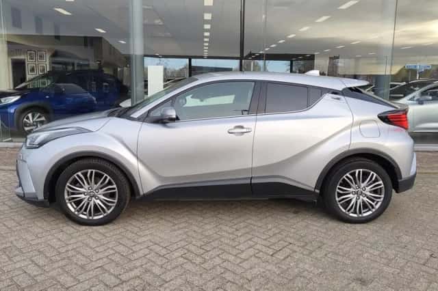 Toyota C-HR (2023) thumbnail 3