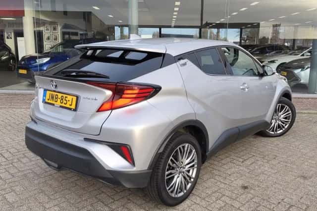 Toyota C-HR (2023) thumbnail 4