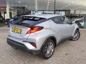 Toyota C-HR (2023) thumbnail 4