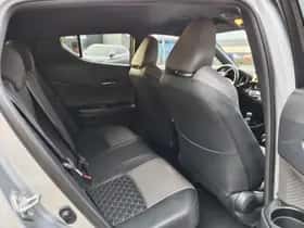 Toyota C-HR (2023) thumbnail 32