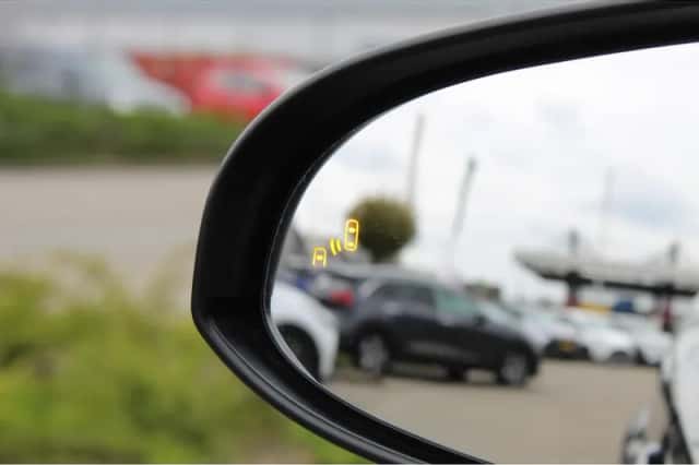 Toyota C-HR (2023) thumbnail 39